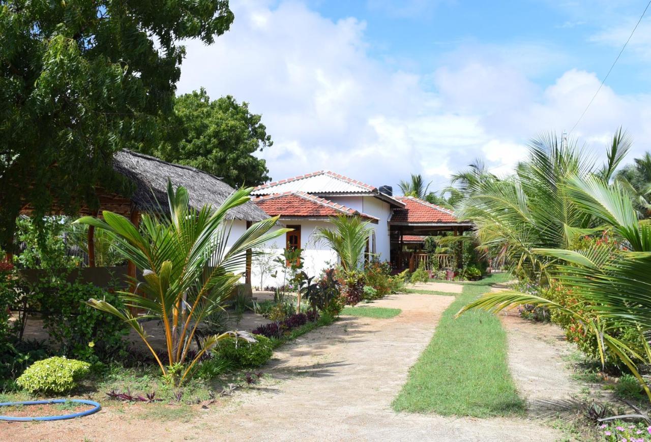 Prime Surfers Bungalow Arugam Bay Eksteriør billede